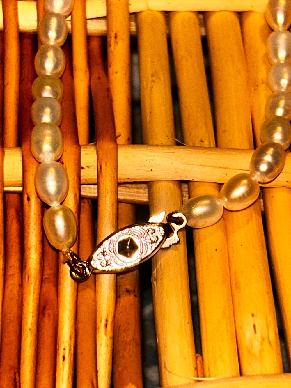 Classic vintage single-strand pearl necklace with an ornate metal clasp
